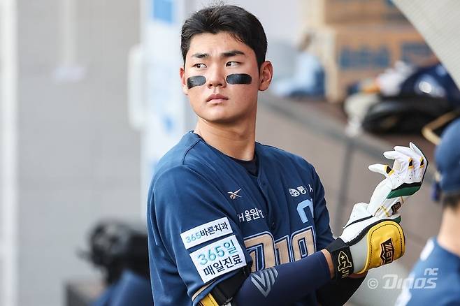 NC 김주원은 성장통을 겪고 있다. 그는 리드오프와 유격수를 맡으며 체력 문제와 수비 불안을 보이고 있다. 지금의 성장통을 극복한다면, NC에 큰 힘이 되는 유격수로 성장할 가능성이 높다. 사진제공|NC 다이노스