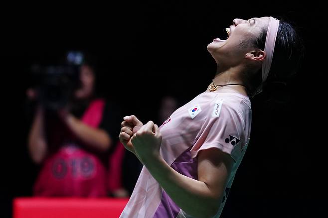 안세영이 20일 일본 도쿄에서 열린 일본오픈 결승전에서 왕즈이를 꺾고 우승한 뒤 포효하고 있다. 도쿄 | 신화연합뉴스