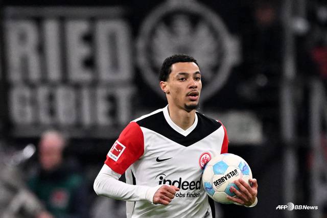 경기에 집중하는 휴고 에키티케. /AFPBBNews=뉴스1