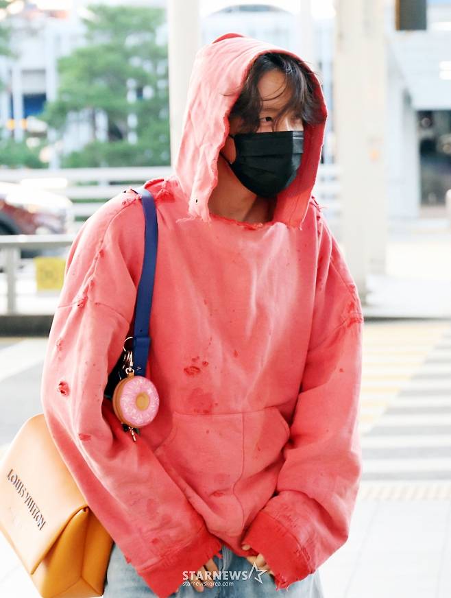 BTS 제이홉 '잘 다녀올게요'[★포토]