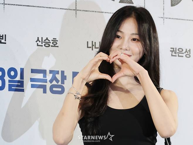 한지은 '사랑스런 손하트'[★포토]