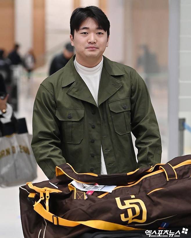 고우석이 21일(한국시간) 미국 오하이오주 톨레도의 피프트 서드 필드에서 열린 2025 미국 마이너리그 트리플A 멤피스 레드버즈(세인트루이스 카디널스 산하)와 홈 더블헤더 2차전에 구원 등판해 1⅔이닝 무피안타 2볼넷 1탈삼진 무실점을 기록하며 후반기 첫 등판을 성공적으로 마쳤다. 그는 지난달 디트로이트 타이거스와 마이너리그 계약을 맺고 트리플A 톨레도 머드헨즈 소속으로 빅리그 도전을 이어가고 있다. 엑스포츠뉴스 DB