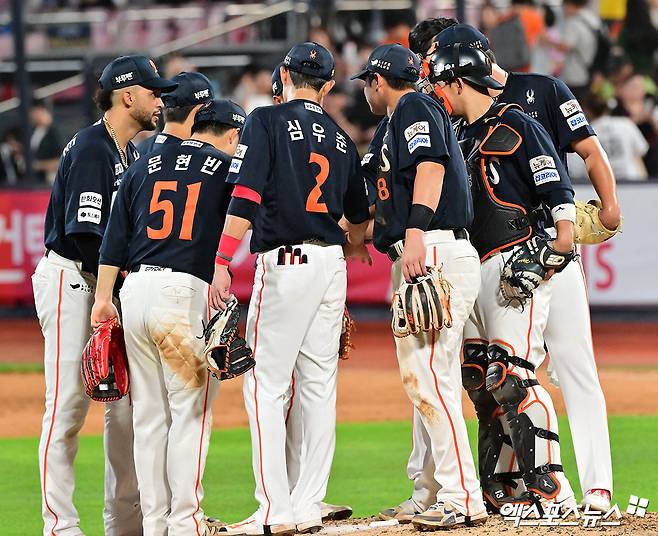 김경문 감독이 이끄는 한화 이글스가 오는 22일 서울 잠실야구장에서 열리는 두산 베어스와의 경기에서 구단 역사상 첫 단일 시즌 두 번째 10연승에 도전한다. 사진 엑스포츠뉴스 DB
