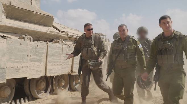 20일(현지시간) 가자지구 시찰 나선 에얄 자미르 이스라엘군 참모총장(가운데) [이스라엘군 제공. 재판매 및 DB 금지]