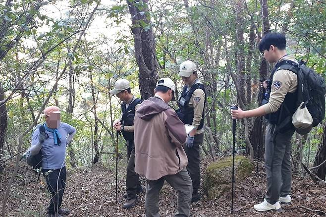 샛길출입 단속 현장 [속리산사무소 제공. 재판매 및 DB금지]