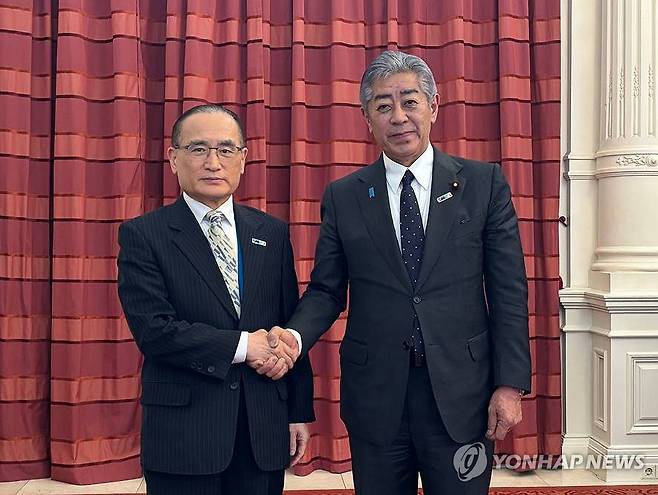 위성락 안보실장과 이와야 다케시 일본 외무상 [대통령실 제공. 재판매 및 DB 금지] photo@yna.co.kr