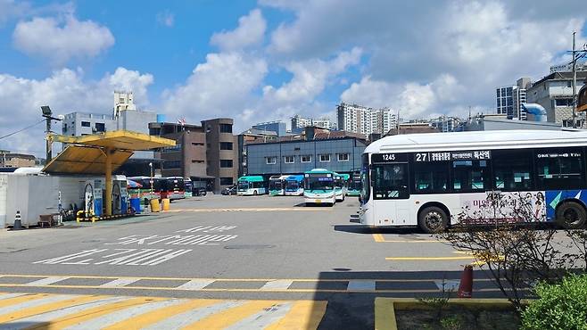 ▲ 지난 21일 전기버스 화재가 발생한 광명시 광명동 버스 차고지.