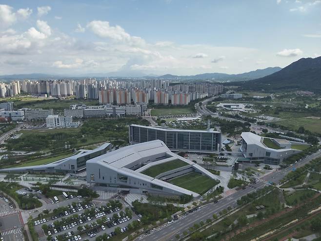 충남도청과 내포신도시 [충남도 제공]
