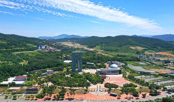 APEC 전시장을 설치 중인 경주엑스포대공원 전경. 경북문화관광공사 제공