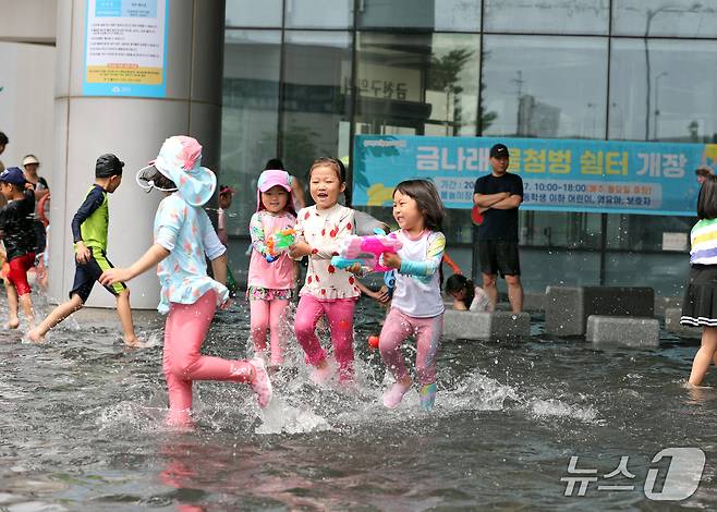 금천구청사 물놀이시설 금나래물첨벙쉼터.(금천구 제공)