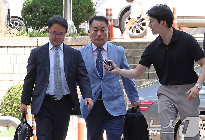 '윤석열 전 대통령 격노설'에 대한 위증 혐의를 받는 김계환 전 해병대사령관이 22일 오전 서울중앙지방법원에서 열린 영장실질심사(구속 전 피의자 심문)에 출석하고 있다. 2025.7.22/뉴스1 ⓒ News1 장수영 기자