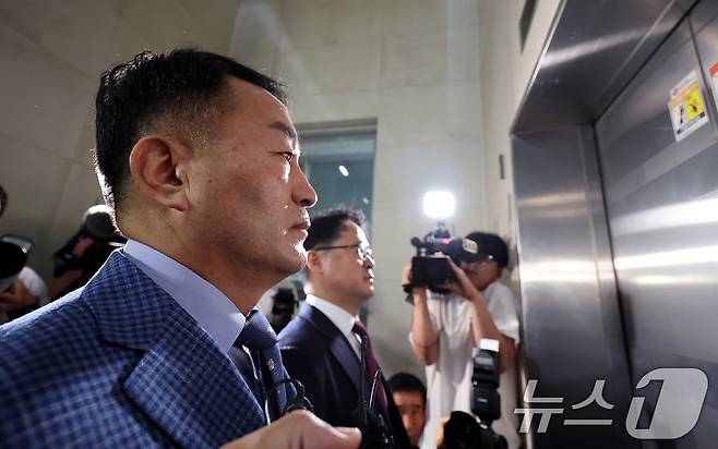 김계환 전 해병대 사령관이 2차 조사를 받기 위해 17일 서울 서초구 해병대원 순직사건 관련 의혹을 수사하는 순직해병특검팀 사무실로 출석하고 있다. 2025.7.17/뉴스1 ⓒ News1 박지혜 기자