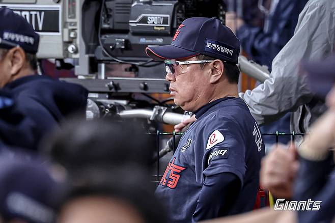 김태형 감독이 경기를 지켜보고 있다. 사진 | 롯데 자이언츠