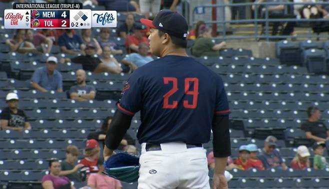 디트로이트 산하 트리플A 고우석이 21일(한국시각) 멤피스전에 5회 1사 1루서 구원등판해 투구 준비를 하고 있다. 사진=MiLB.TV 캡처