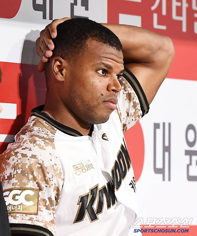 26일 서울 고척스카이돔에서 열린 KIA-키움전. 선발 라인업에서 빠진 스톤이 더그아웃에서 경기를 지켜보고 있다. 고척=정재근 기자 cjg@sportschosun.com/2025.6.26/