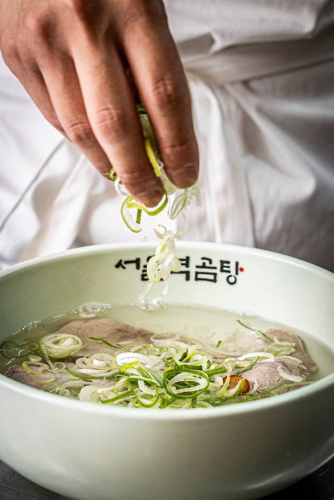 The newly opened Seoul Station Gomtang is located in Jongno, Seoul./Lee Sin-young