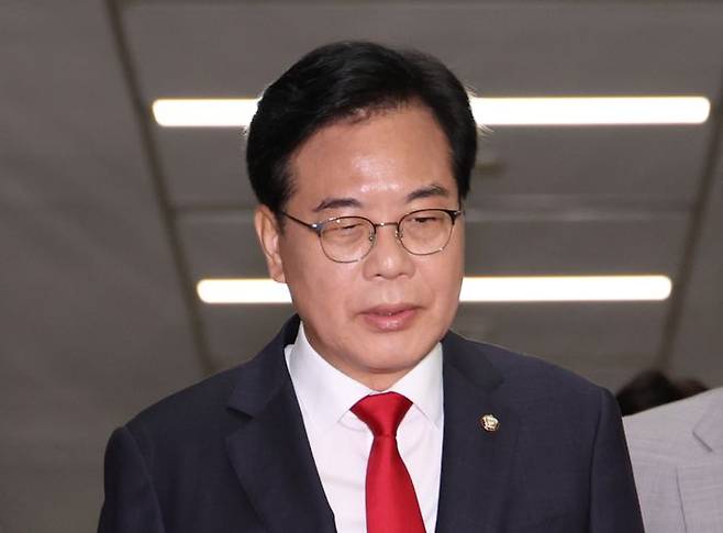 송언석 국민의힘 비상대책위원장 겸 원내대표가 21일 국회에서 열린 비상대책위원회의에 참석하고 있다. ⓒ뉴시스