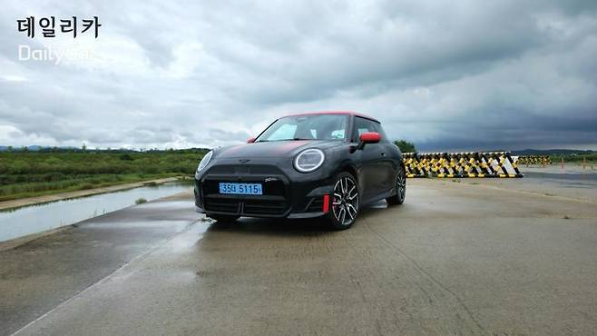 더 뉴 올 일렉트릭 미니 JCW