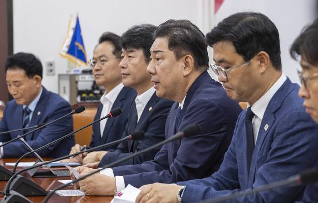 김병기 더불어민주당 대표 직무대행 겸 원내대표가 22일 국회에서 열린 원내대책회의에서 발언하고 있다. [연합뉴스]