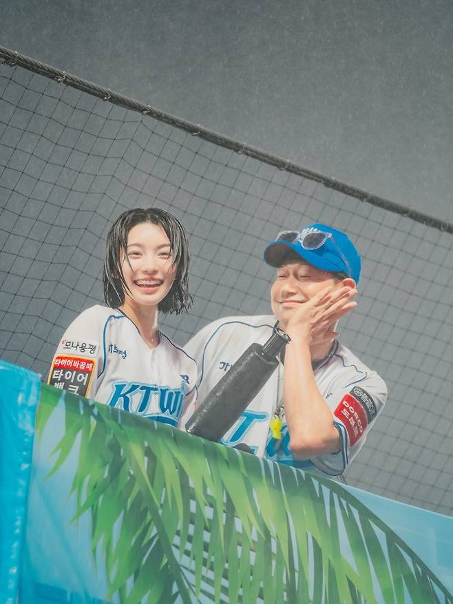 이번에 kt 시구햇던 아라타 모모코