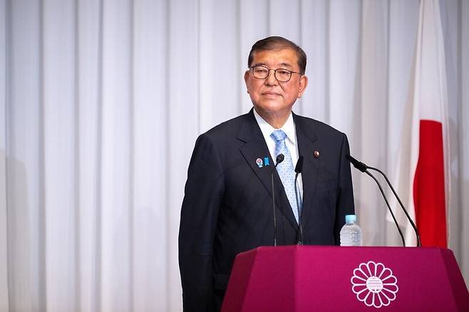 이시바 시게루 일본 총리가 참의원 선거 다음날인 21일 일본 도쿄 자민당 본부에서 기자회견을 열고 있다. EPA 연합뉴스