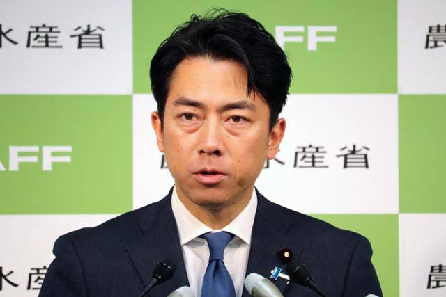 고이즈미 신지로 일본 농림수산장관이 지난달 10일 도쿄 도내에서 열린 기자회견에서 발언하고 있다. 도쿄=지지·EPA 연합뉴스