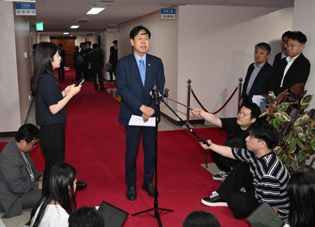 구윤철 부총리 겸 기획재정부 장관이 22일 정부서울청사에서 대외경제장관회의를 마치고 취재진 질문에 답하고 있다. 홍인기 기자