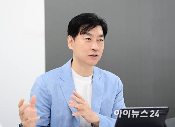 김병수 로보티즈 대표이사가 17일 서울 마곡에 위치한 로보티즈 본사에서 아이뉴스24와 인터뷰를 갖고 있다.[사진=정소희 기자]