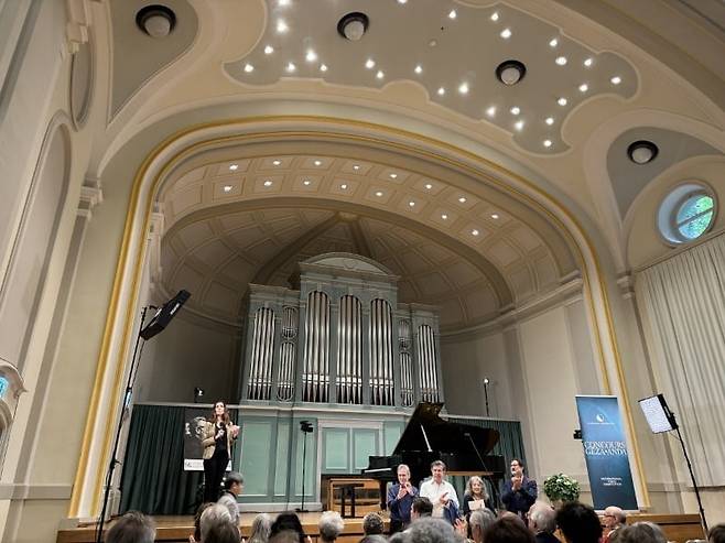 게자 안다 콩쿠르 심사위원단. (오른쪽에서 두 번째, 피아니스트 '마르타 아르헤리치'도 보인다.) / 사진. © 권혜린