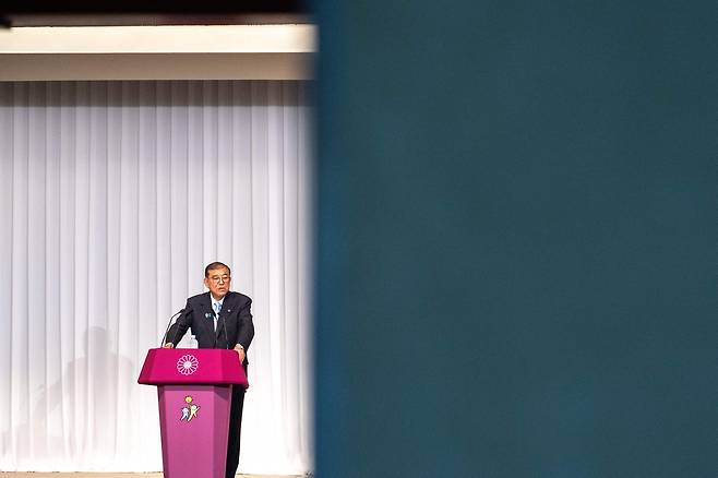 이시바 시게루 일본 총리가 참의원(상원) 선거 결과가 나온 21일 도쿄 자민당 본부에서 기자회견을 하고 있다. AFP연합뉴스