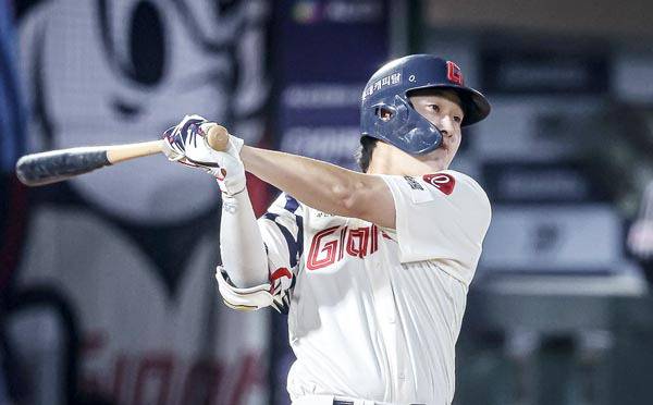 지난달 부상을 털고 1군에 돌아온 나승엽은 시즌 초반 보여준 공격력을 아직 선보이지 못하고 있다.  롯데 자이언츠 제공