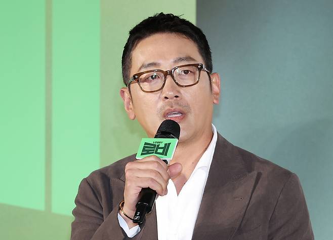 Actor Ha Jung-woo speaks to reporters during a press conference for the film ″Lobby″ in Gwangjin District, eastern Seoul, on March 4. [YONHAP]