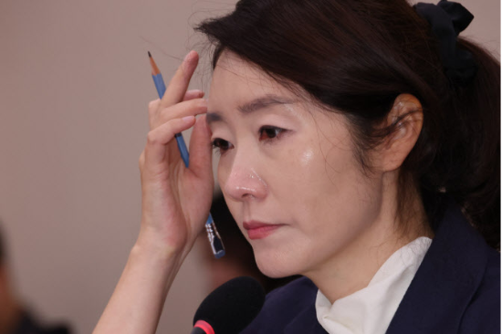 강선우 여성가족부 장관 후보자가 14일 국회 여성가족위원회에서 열린 인사청문회에서 질문을 받고 있다. (사진=연합뉴스)