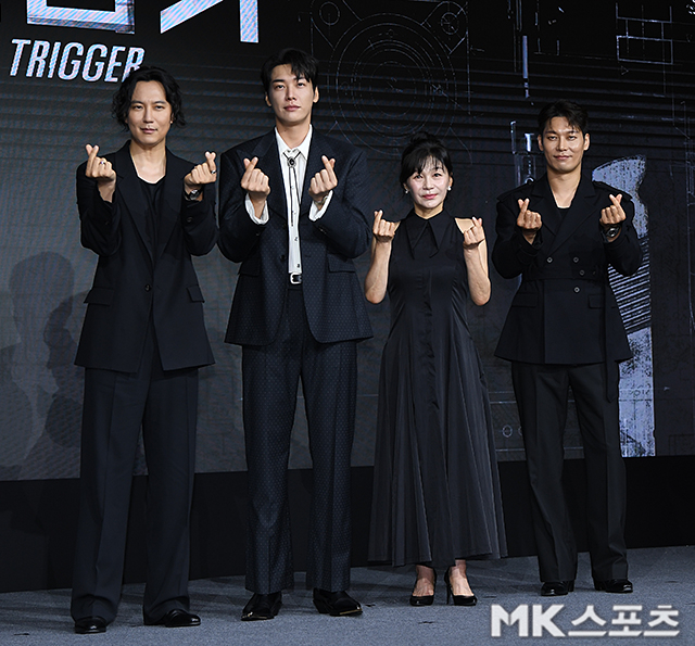 22일 오전 서울 마포구 호텔 나루 엠갤러리에서 넷플릭스 시리즈 ‘트리거’ 제작발표회가 열렸다. 이날 현장에는 배우 김남길, 김영광, 박훈, 길해연, 권오승 감독이 참석했다. / 사진 = 천정환 기자