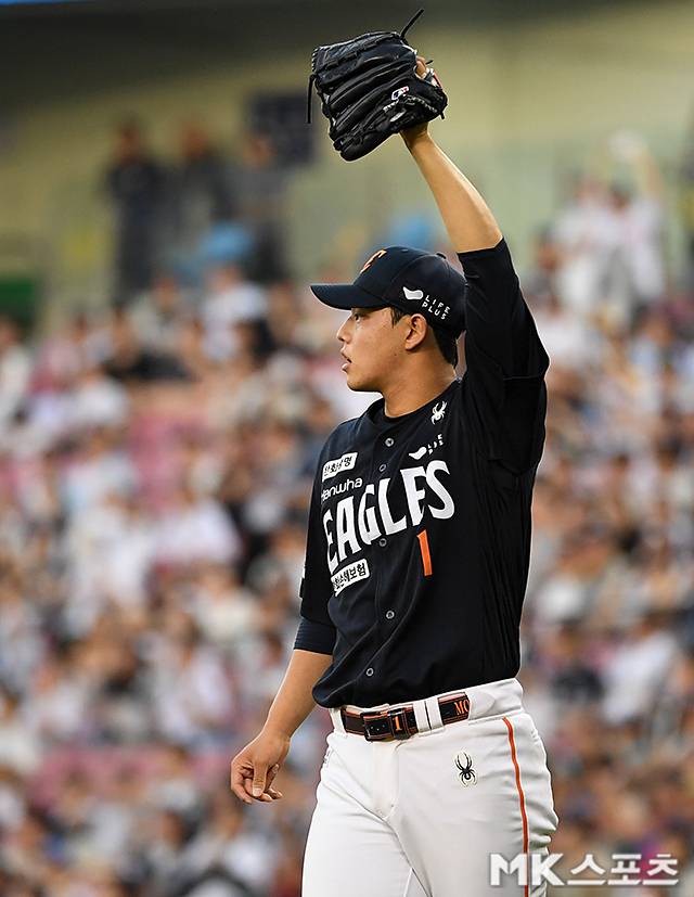 문동주는 22일 잠실 두산전에서 승리를 챙겼다. 사진(잠실 서울)=천정환 기자
