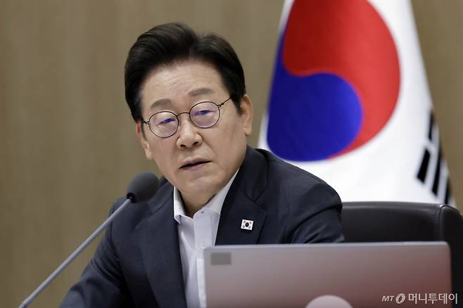 [서울=뉴시스] 최동준 기자 = 이재명 대통령이 22일 서울 용산 대통령실 청사에서 열린 국무회의에서 발언하고 있다. 2025.07.22. photocdj@newsis.com /사진=최동준