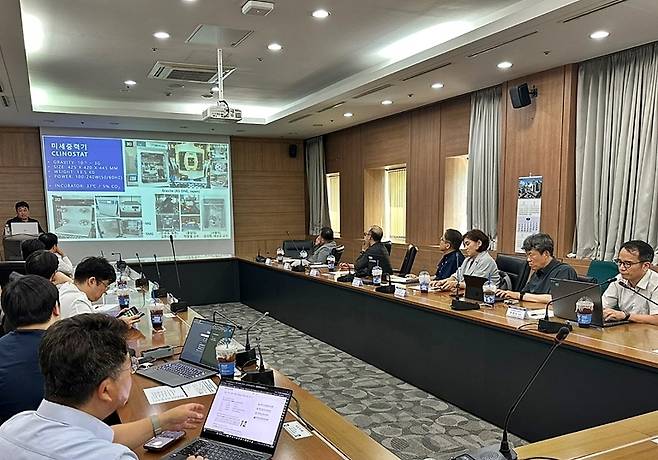 지난 21일 인하대병원 정석빌딩 대회의실에서 열린 ‘우주항공의학 산학공동연구세미나 및 네트워킹’ 행사 모습.[인하대병원 제공]