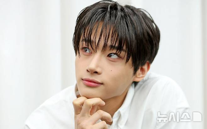 [서울=뉴시스] 김혜진 기자 = 그룹 원팩트 예담이 지난 17일 오후 서울 중구 뉴시스에서 인터뷰에 앞서 포즈를 취하고 있다. 2025.07.22. jini@newsis.com