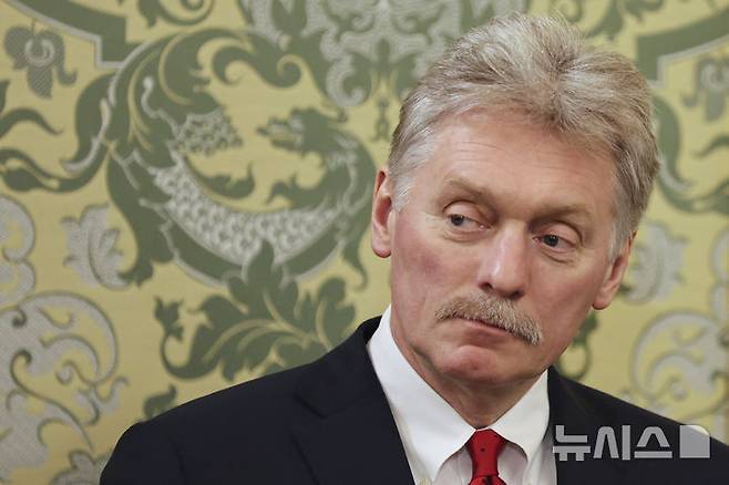 [모스크바=AP/뉴시스] 드미트리 페스코프 러시아 크렘린궁 대변인이 22일(현지 시간) 우크라이나와 협상에서 복잡한 문제가 논의될 것이라며, 돌파구를 기대하지 않는다고 비관했다. (사진=뉴시스DB) 2025.07.22.