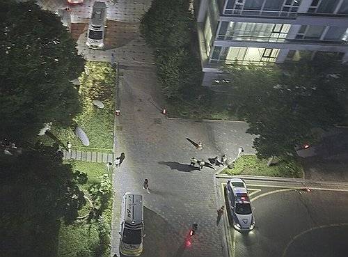 총격 사건 현장에 출동한 경찰과 소방 당국 모습 [연합뉴스 제공]