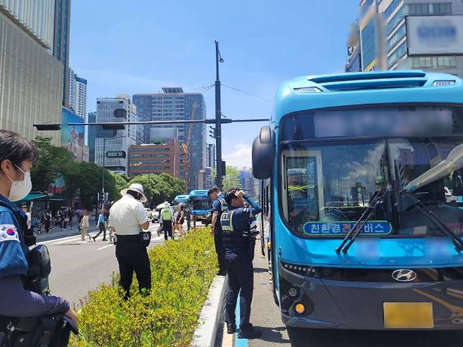 22일 부산 서면교차로 인근 BRT 구간 교통사고 현장. 부산경찰청 제공
