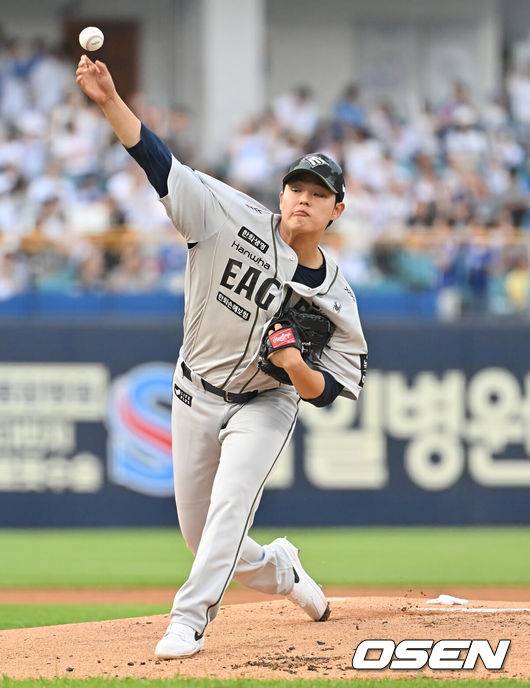 [OSEN=대구, 이석우 기자] 26일 대구삼성라이온즈파크에서 2025 신한 SOL 뱅크 KBO 리그 삼성 라이온즈와 한화 이글스의 경기가 열렸다. 홈팀 삼성은 가라비토가, 방문팀 한화는 문동주가 선발 출전했다. 한화 이글스 선발 투수 문동주가 역투하고 있다. 2025.06.26 / foto0307@osen.co.kr