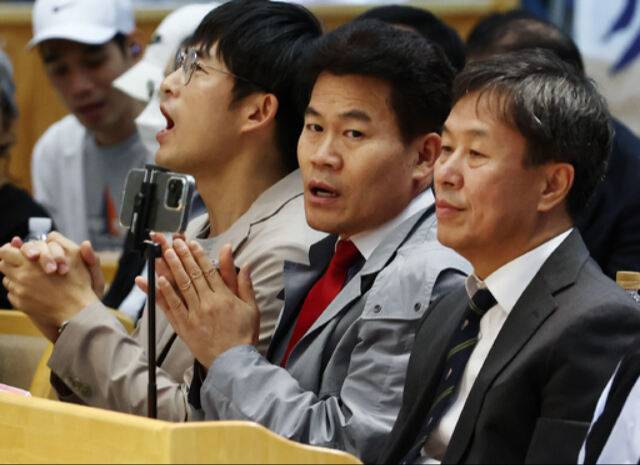 한국사 강사 전한길씨가 지난 17일&nbsp;서울 은평구 은평제일교회에서 열린 모스탄 전 미 국무부 대사 초청 간증 집회에 참석해 있다. 뉴스1