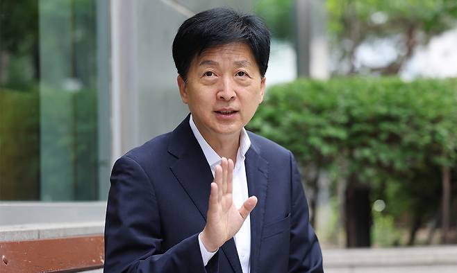 더불어민주당 오기형 코스피5000특위 위원장이 지난 14일 서울 종로구 창성동 국정기획위원회 인근에서 세계일보와 인터뷰하고 있다. 허정호 선임기자