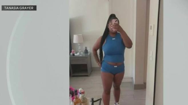 지난 16일(현지시간) 미국 마이애미에서 시카고로 향하는 스피릿 항공의 비행기를 탑승하려던 타나시아 그레이어는 ‘부적절한 복장’을 이유로 항공사 측으로부터 탑승을 거부당했다. 그는 짧은 반바지가 불쾌감을 초래할 수 있다는 항공사 측의 설명에 분홍색 가운을 걸쳐 옷을 가렸지만, 그럼에도 탑승을 거부당했다고 주장했다. 자료 : CBS 마이애미