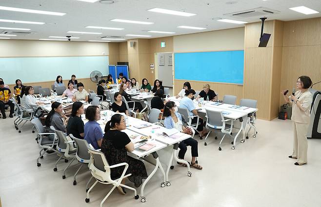 충남지역암센터가 9개국 출신의 해외이주민 여성 29명을 대상으로 '암네비게이터 양성 중급과정'을 운영한다. ⓒ충남지역암센터