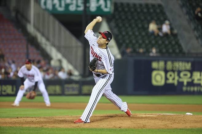 LG 김진성은 시즌 초반 흔들렸던 불펜진의 한 축을 맡아 전반기 50경기에 출전했다. 그는 후반기에도 어떻게든 팀에 보탬이 되고자 다짐했다. 사진제공｜LG 트윈스