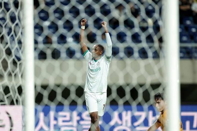 Daejeon Hana Citizen is running the top of the K -League 1 this year after steadily reinforcing power for several season. However, the momentum has recently fallen in the sixth game. In order to change the atmosphere, Hernandez (pictured) and other summer transfer members are urgently needed. Photo courtesy │ Korea Professional Football Federation