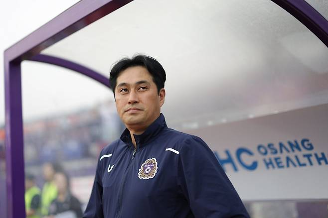 유병훈 안양 감독은&nbsp;22일 안양종합운동장에서 열린 ‘하나은행 K리그1 2025’ 23라운드 홈경기에서&nbsp;대구FC를 상대로 4-0 대승을 거둔 뒤&nbsp;“다득점을 하긴 했는데, 너무 몰아넣어서 다음에 넣을 수 있을까 내심 걱정되기도 한다”고 웃으며 소감을 밝혔다. 사진제공｜한국프로축구연맹