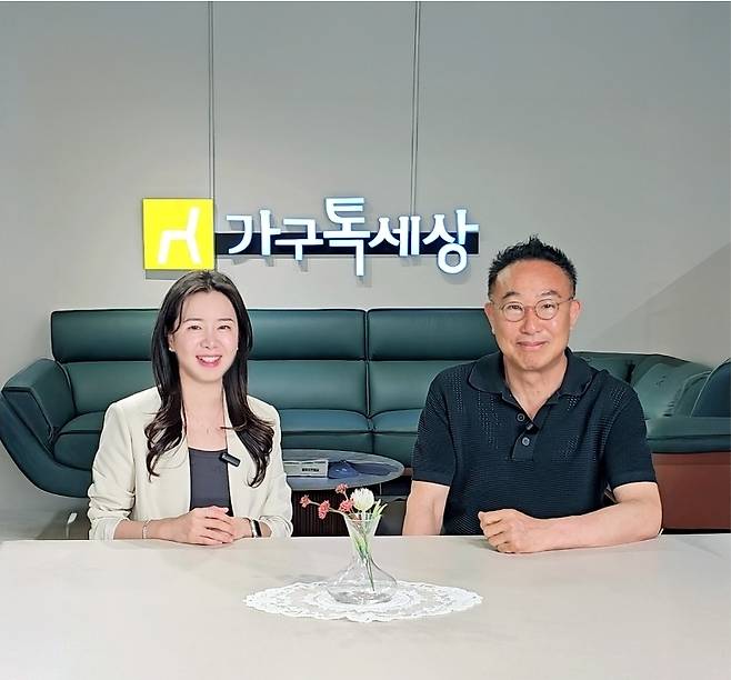 가구톡세상 모델 우제현씨와 송도현 대표